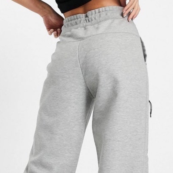 (NWT) Nike Tech Fleece Women’s Sweatpants in Gray, Medium - Picture 4 of 10